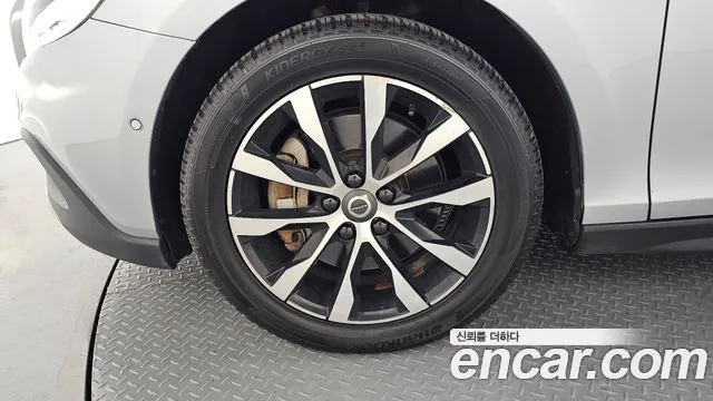 Volvo V40 Cross Country 2019 thumb 7