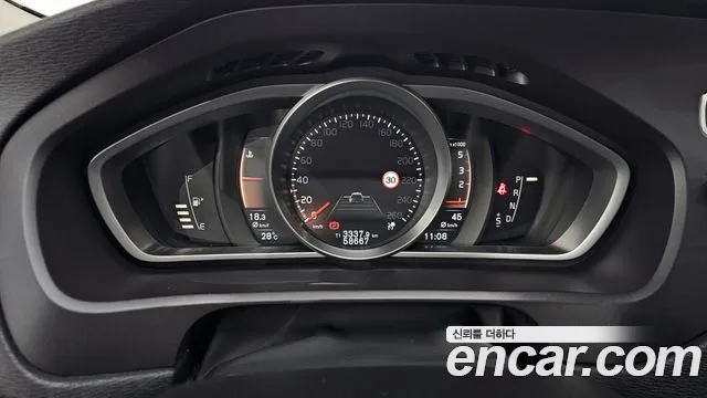 Volvo V40 Cross Country 2019 thumb 12
