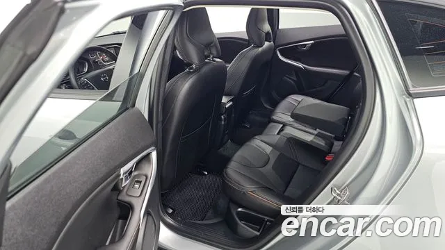 Volvo V40 Cross Country 2019 thumb 8