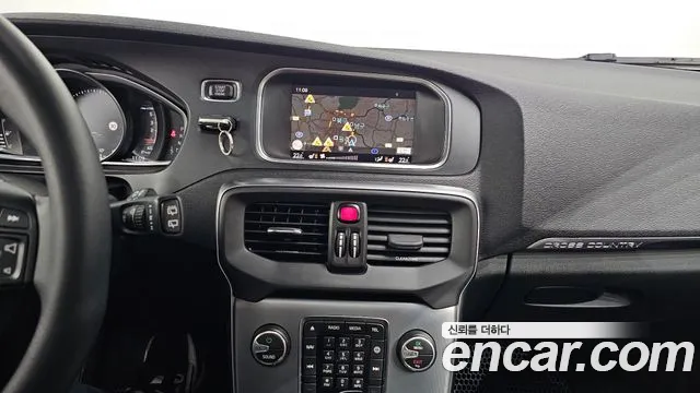 Volvo V40 Cross Country 2019 thumb 6