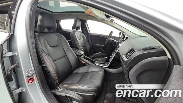 Volvo V40 Cross Country 2019 thumb 9