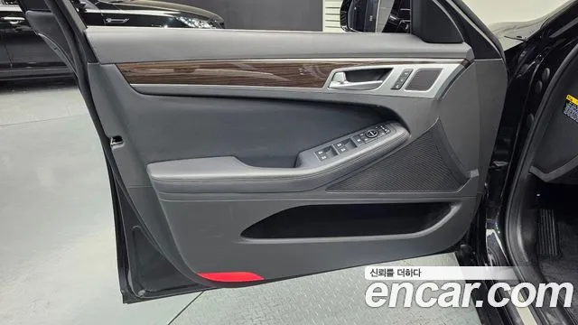 Genesis G80 2017 thumb 2