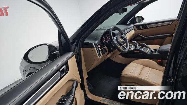 Porsche Cayenne 2023 thumb 3