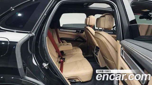 Porsche Cayenne 2023 thumb 5