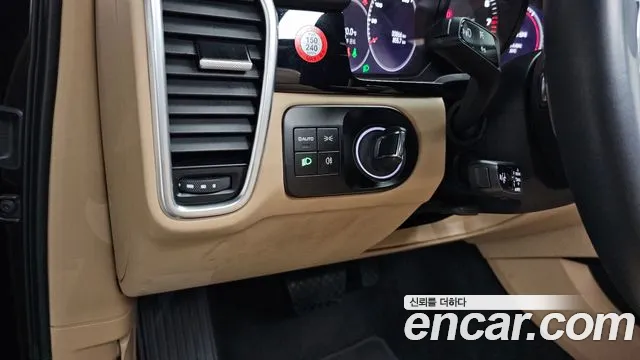 Porsche Cayenne 2023 thumb 12