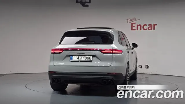 Porsche Cayenne 2022 thumb 2