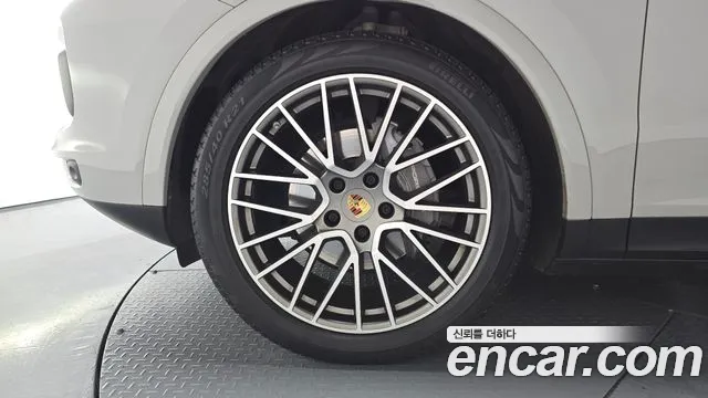 Porsche Cayenne 2022 thumb 8