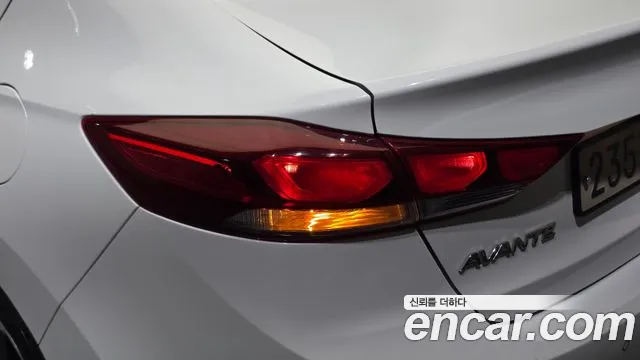 Hyundai Avante 2017 thumb 3