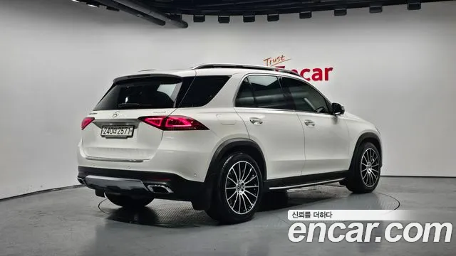 Mercedes-Benz E-Класс 2023 thumb 12