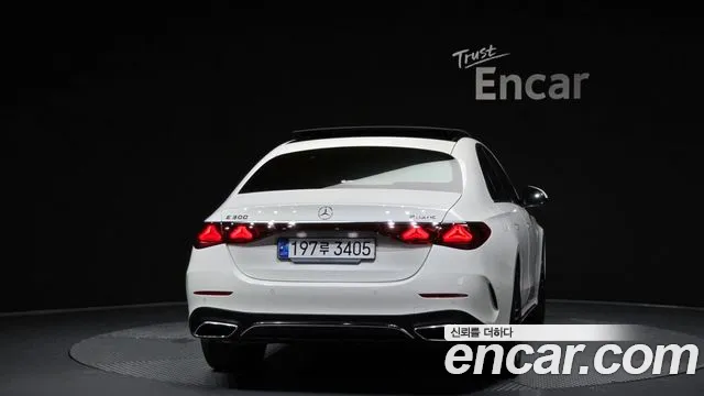 Mercedes-Benz E-Class 2025 thumb 11