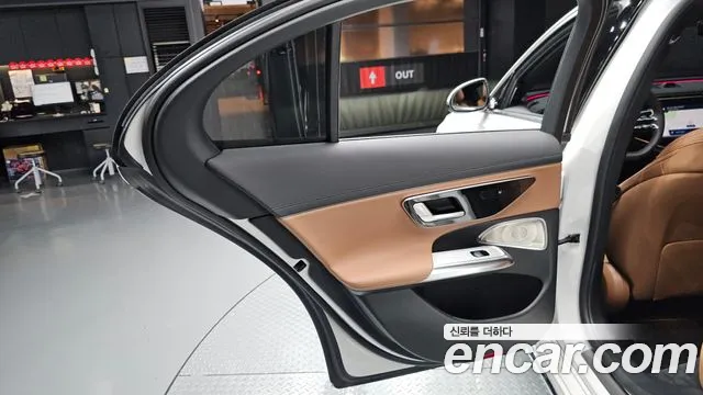 Mercedes-Benz E-Class 2025 thumb 8