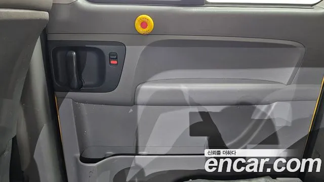 Hyundai Staria 2015 thumb 2