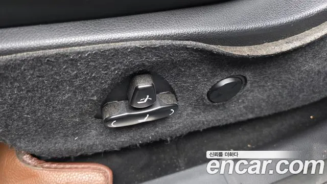 KGM Rexton 2019 thumb 12