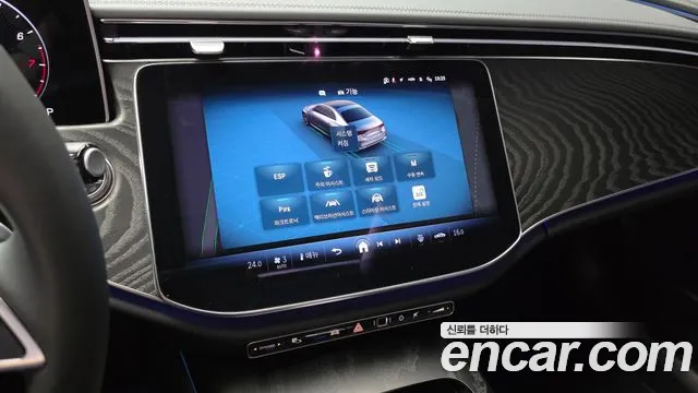 Mercedes-Benz E-Class 2025 thumb 8