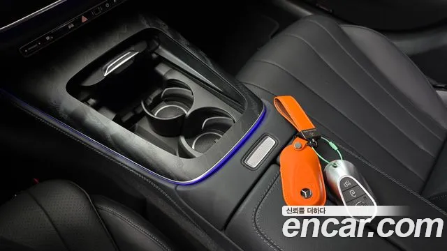 Mercedes-Benz E-Class 2025 thumb 9