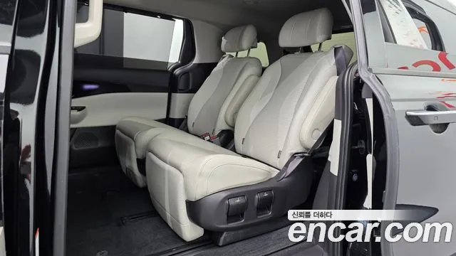 Kia Carnival 2023 thumb 3