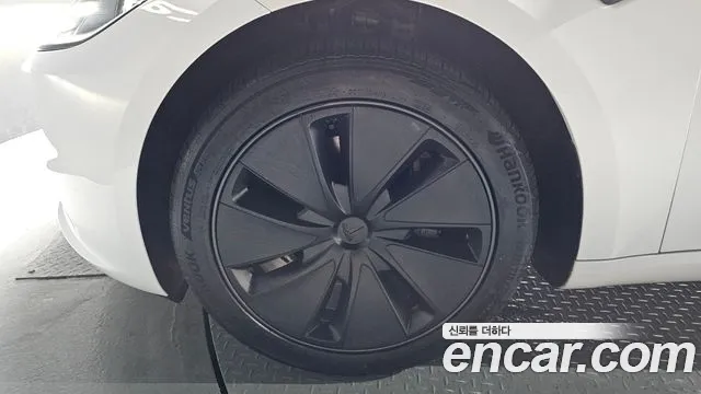 Tesla Model 3 2024 thumb 2