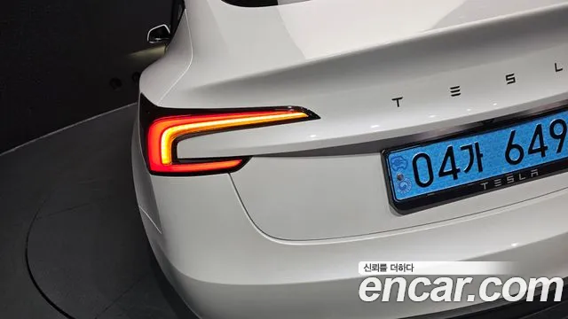 Tesla Model 3 2024 thumb 11