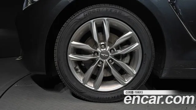 Genesis G70 2018 thumb 3