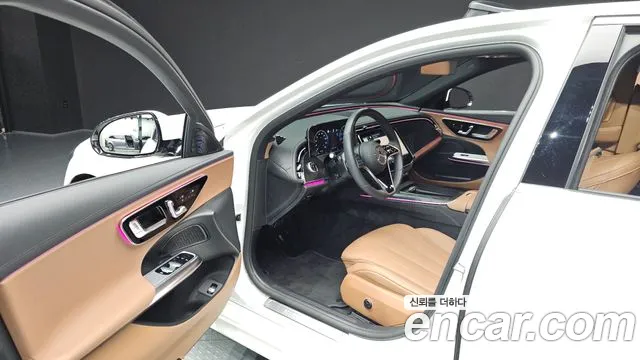Mercedes-Benz E-Class 2025 thumb 6