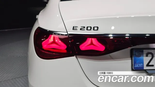 Mercedes-Benz E-Class 2025 thumb 5