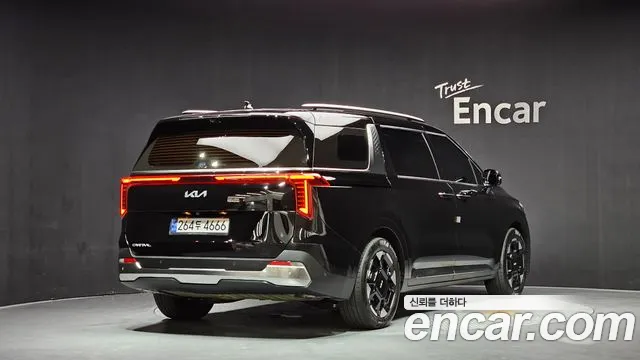Kia Carnival 2024 thumb 3