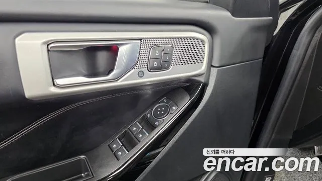 Ford Explorer 2021 thumb 12
