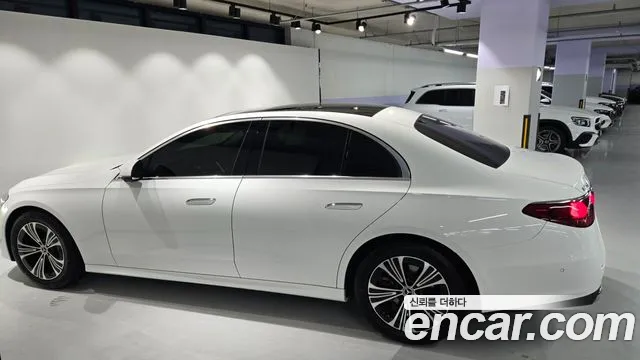 Mercedes-Benz E-Class 2025 thumb 10