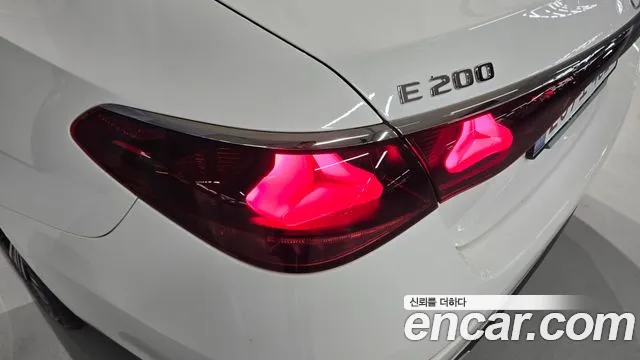 Mercedes-Benz E-Class 2025 thumb 5
