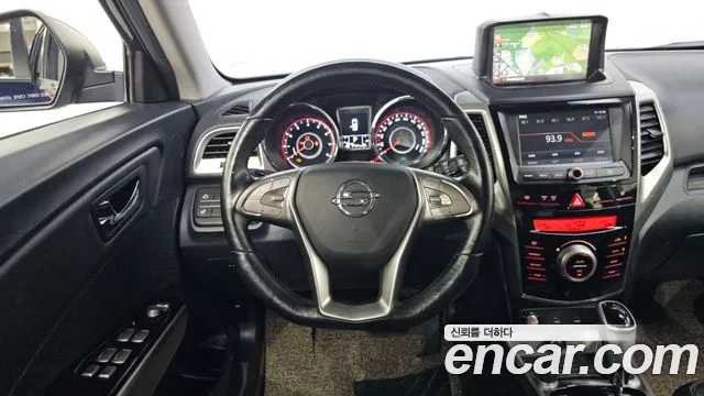 KGM Tivoli 2015 thumb 4