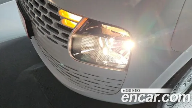 Hyundai Staria 2022 thumb 2