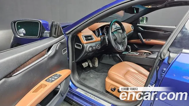 Maserati Ghibli 2015 thumb 5