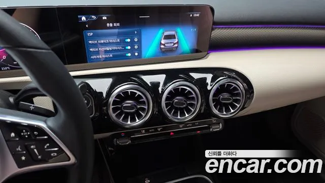 Mercedes-Benz A-Class 2024 thumb 8