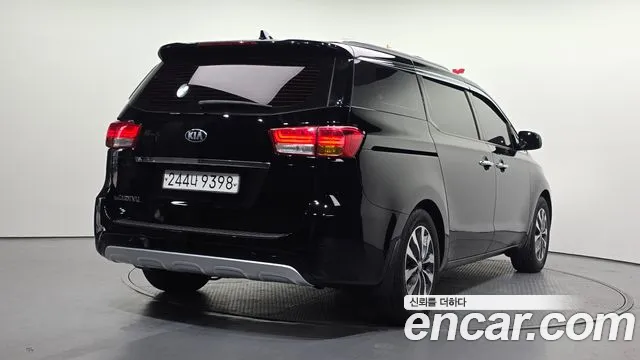 Kia Carnival 2017 thumb 3