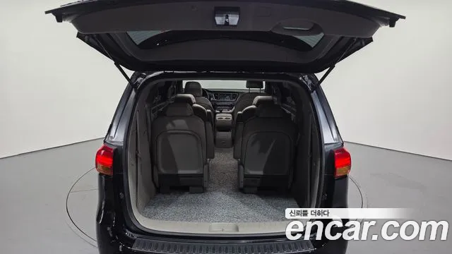 Kia Carnival 2017 thumb 11