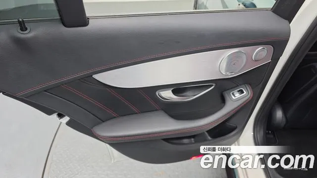 Mercedes-Benz C-Class 2018 thumb 12