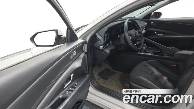 Hyundai Elantra 2022 thumb 3