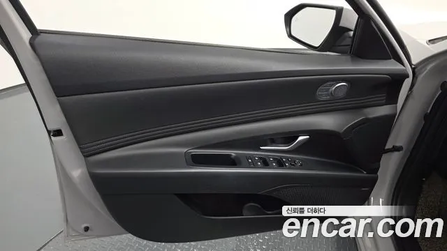 Hyundai Elantra 2022 thumb 2