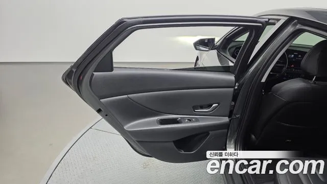 Hyundai Elantra 2022 thumb 7