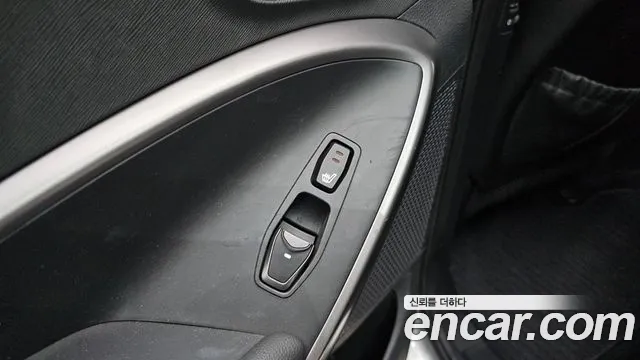 Hyundai Санта Фе 2012 thumb 10