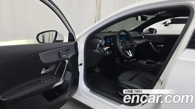 Mercedes-Benz A-Class 2021 thumb 4
