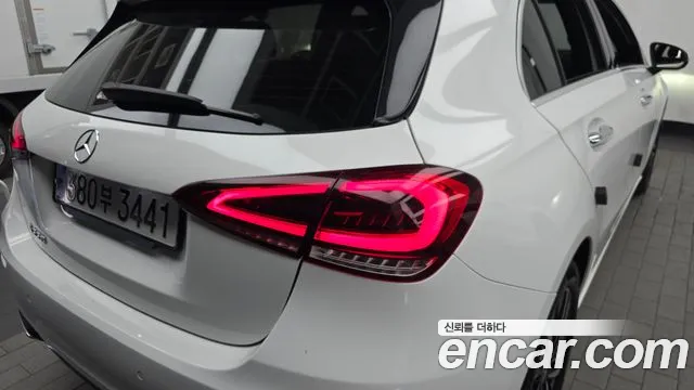 Mercedes-Benz A-Class 2021 thumb 2