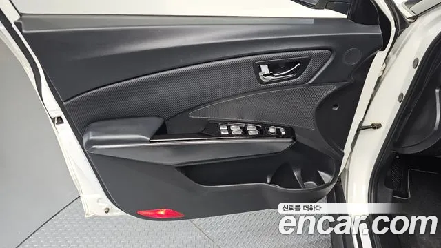 KGM Tivoli Air 2017 thumb 4