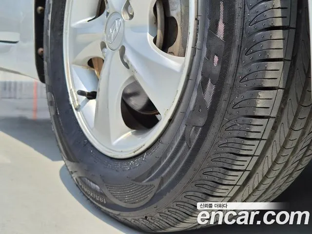 Hyundai Accent 2012 thumb 11