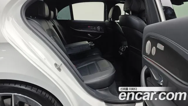Mercedes-Benz E-Class 2022 thumb 5