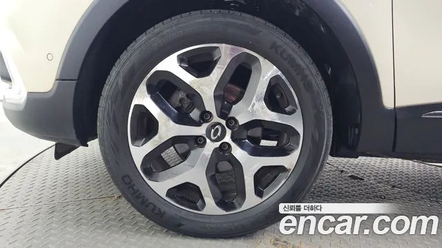 Renault QM3 2017 thumb 11