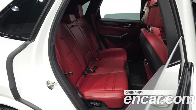 Porsche Cayenne 2022 thumb 10