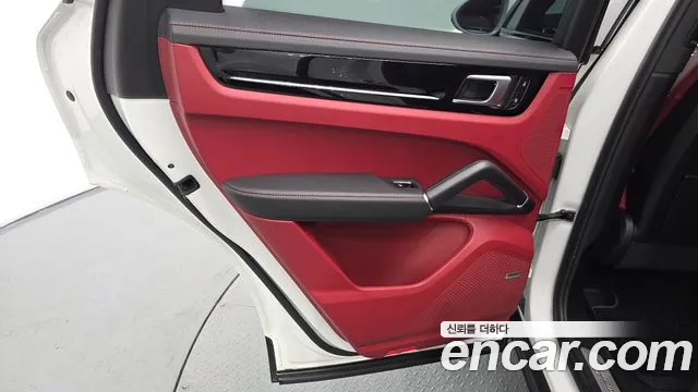 Porsche Cayenne 2022 thumb 11