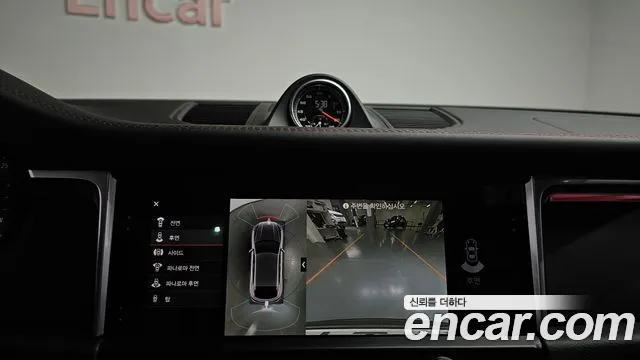 Porsche Macan 2021 thumb 10