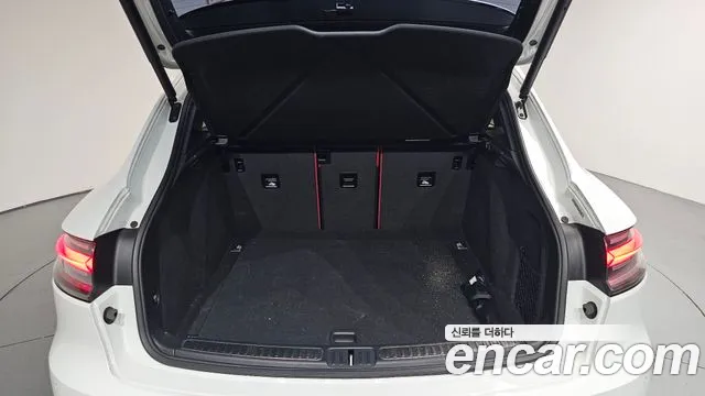 Porsche Macan 2021 thumb 8